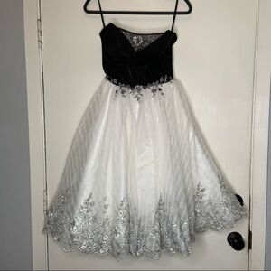 Sz 4 black and White embellished textured puffy dress